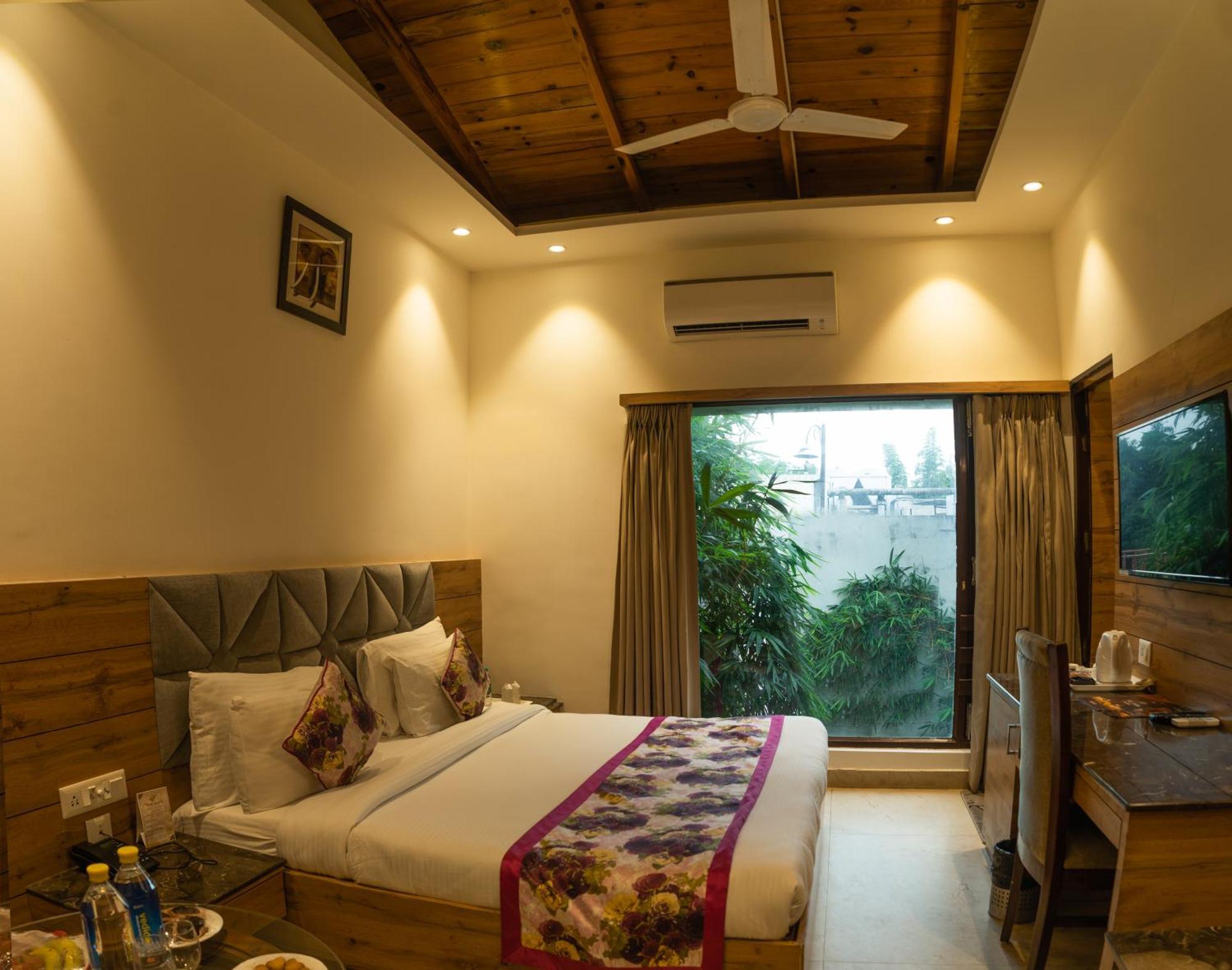 Wood Castle Spa & Resort Dhikuli Exterior photo
